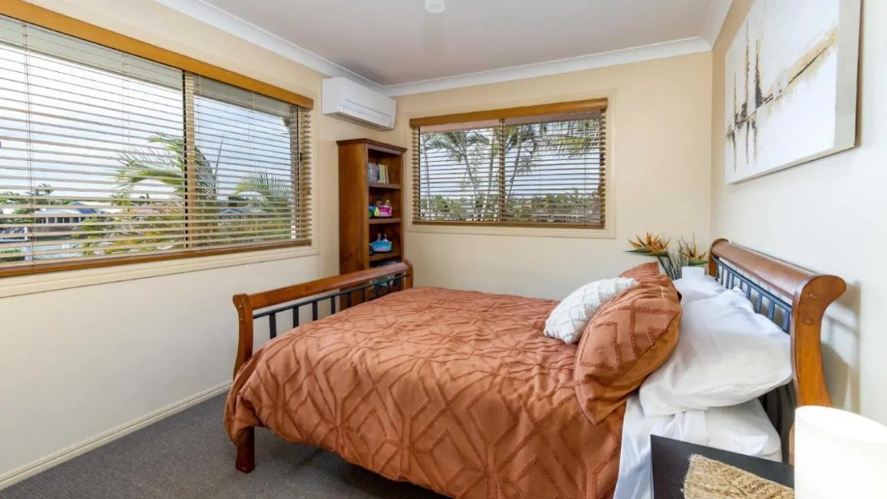 Paradise On Banksia Canal Banksia Beach Holiday home